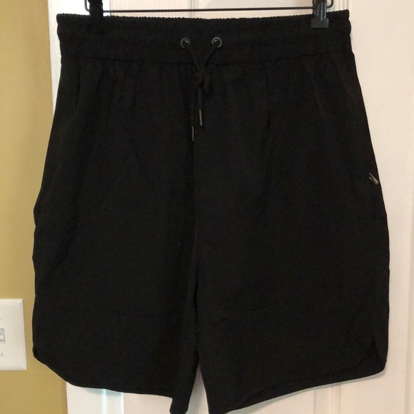 MEN’S Black Balance Large zipper pocket shorts.  lightweight., String close - Picture 1 of 5